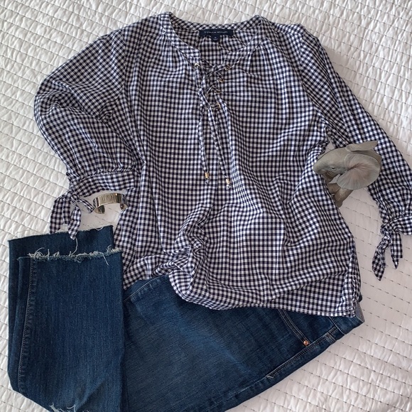 ✨2/$20✨ Classic TOMMY HILFIGER | Navy Gingham tie front top - Picture 2 of 10